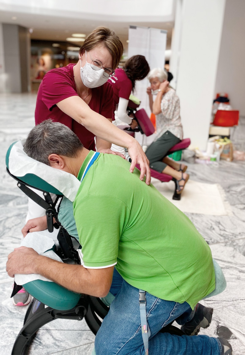 St. Pölten, Traisen Park-Center: Mobile Massage beim Shopping in Zeiten von Corona